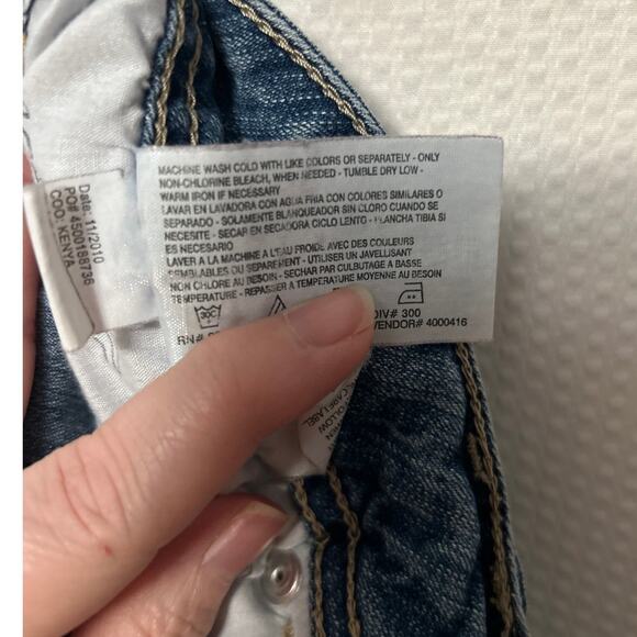 Gloria Vanderbilt Women's Floral Embroidered Capri Jeans Knee Length Size 10 - Picture 8 of 10